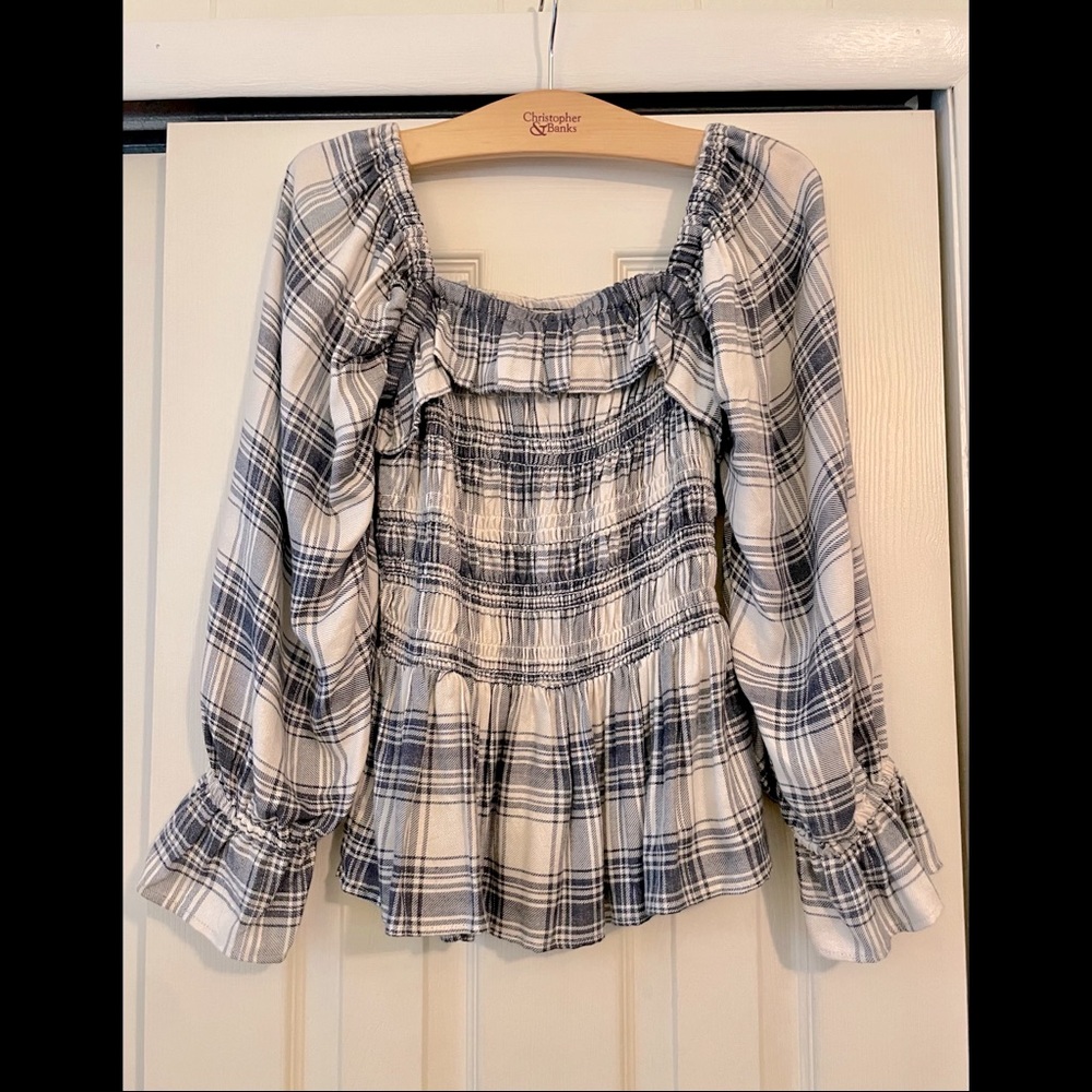 On/Off the shoulder top, great quality feeling!